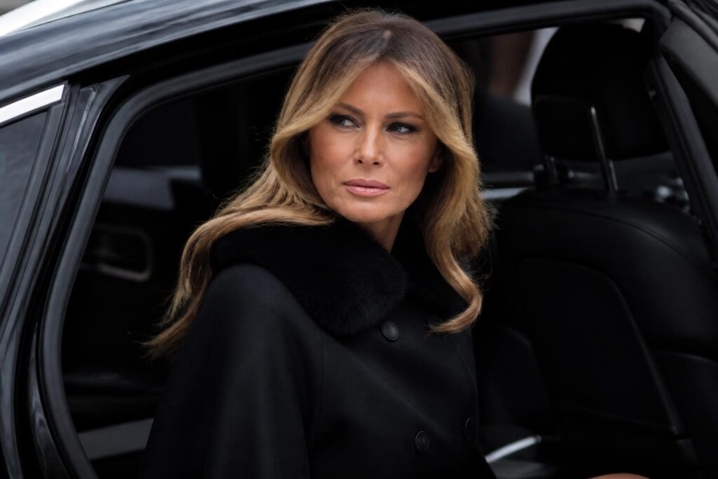découvrez les clichés audacieux de melania trump, mêlant élégance et controverse, qui ressurgissent et font parler d'eux.
