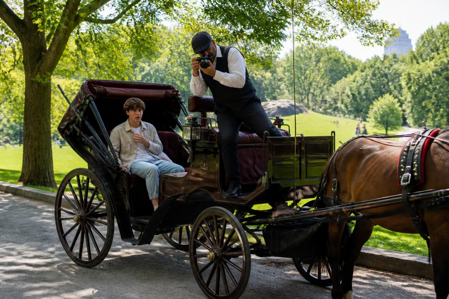 à central park, un cocher fait une pause 'juste une seconde' pour une photo, mais un passager de 18 ans devient victime d'un incident inattendu. découvrez les détails de ce moment surprenant.