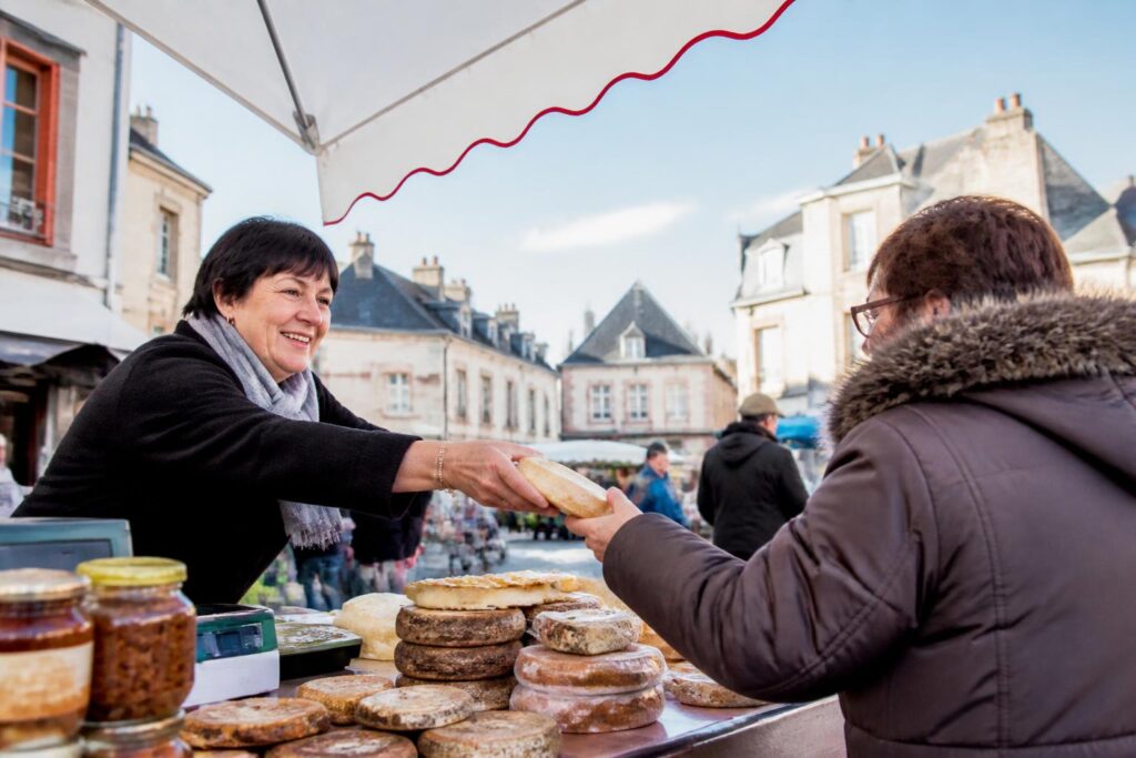 découvrez une collection unique qui saisit la vie quotidienne des commerçants de sablé-sur-sarthe sous un regard inédit, témoignant de leur dynamisme et de leur évolution promise à grandir.