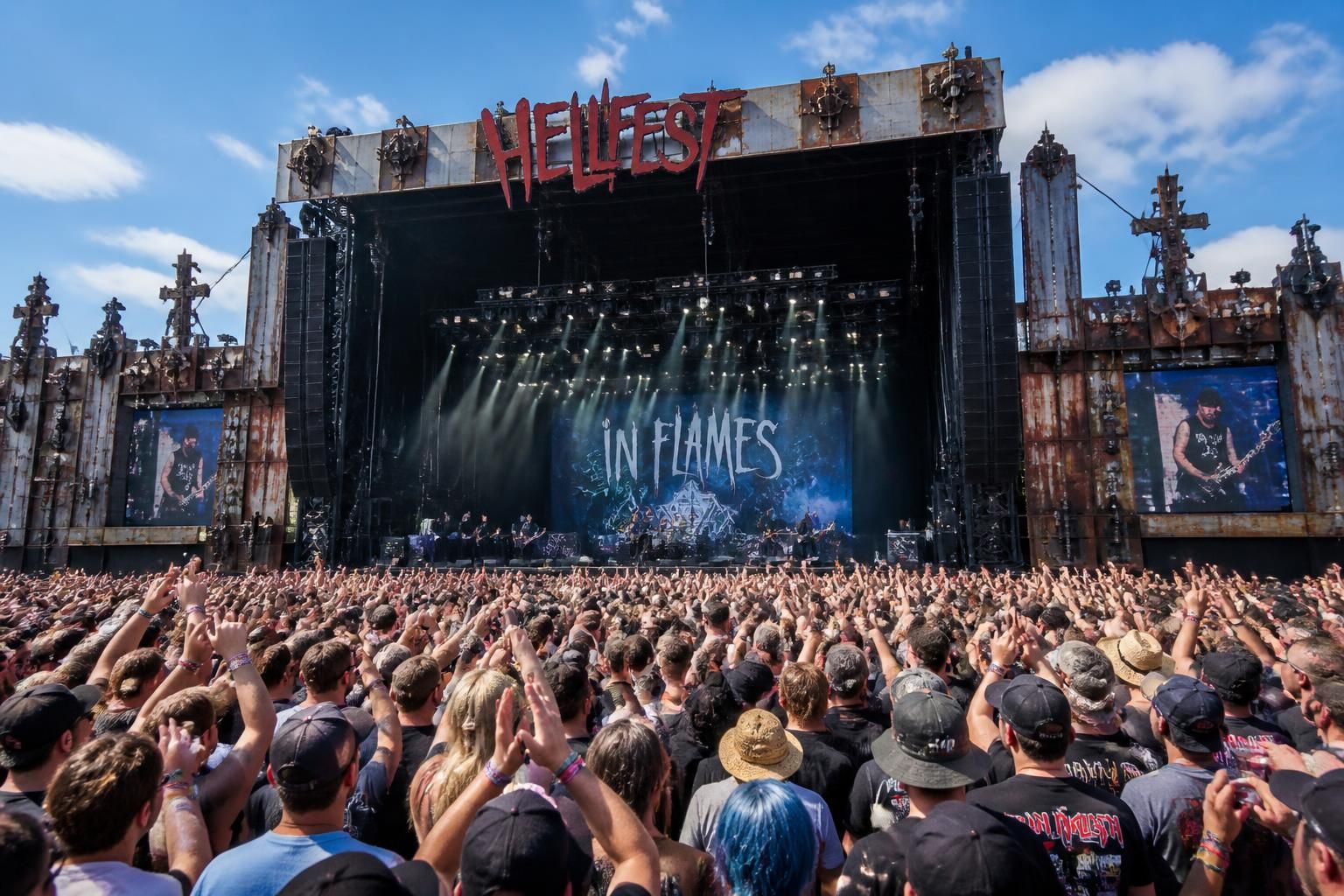 découvrez l'édition exceptionnelle du hellfest pour ses 20 ans : 300 groupes sur 10 scènes, une célébration unique annoncée par le directeur du festival.