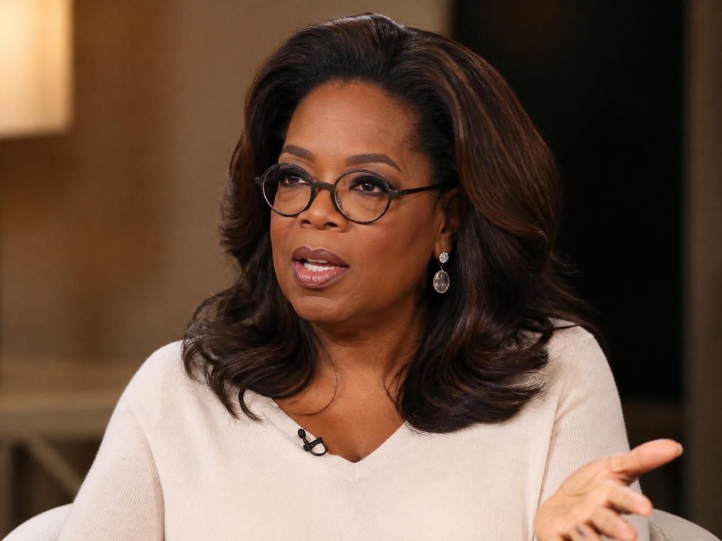 découvrez comment oprah winfrey partage le soutien puissant que son public a offert à whitney houston durant ses moments les plus difficiles.