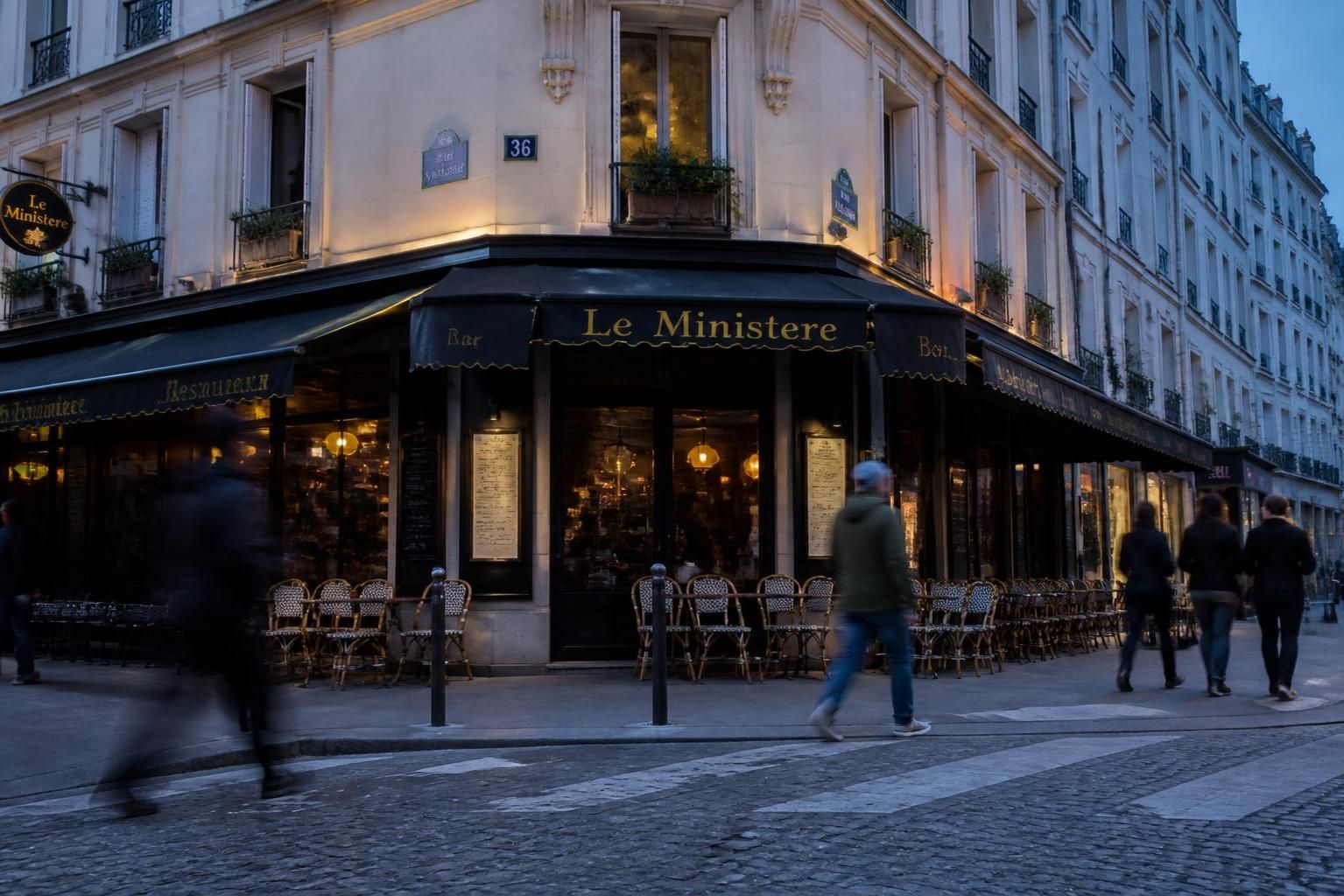 Cyril Hanouna et Shana Loustau : découverte du Thoumieux, brasserie emblématique et historique au cœur de la ville 11 découvrez cyril hanouna et shana loustau explorant le thoumieux, une brasserie emblématique et historique nichée au cœur de la ville, alliant tradition et convivialité.