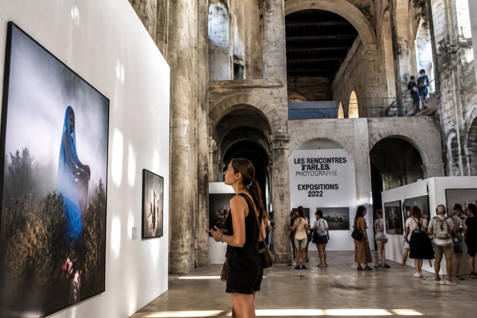 Rencontres dâArles : lĂ oĂč lâimage sâanime et raconte ses histoires⊠10 dĂ©couvrez les rencontres dâarles, un festival unique oĂč lâimage prend vie pour raconter des histoires captivantes Ă travers la photographie et le multimĂ©dia.