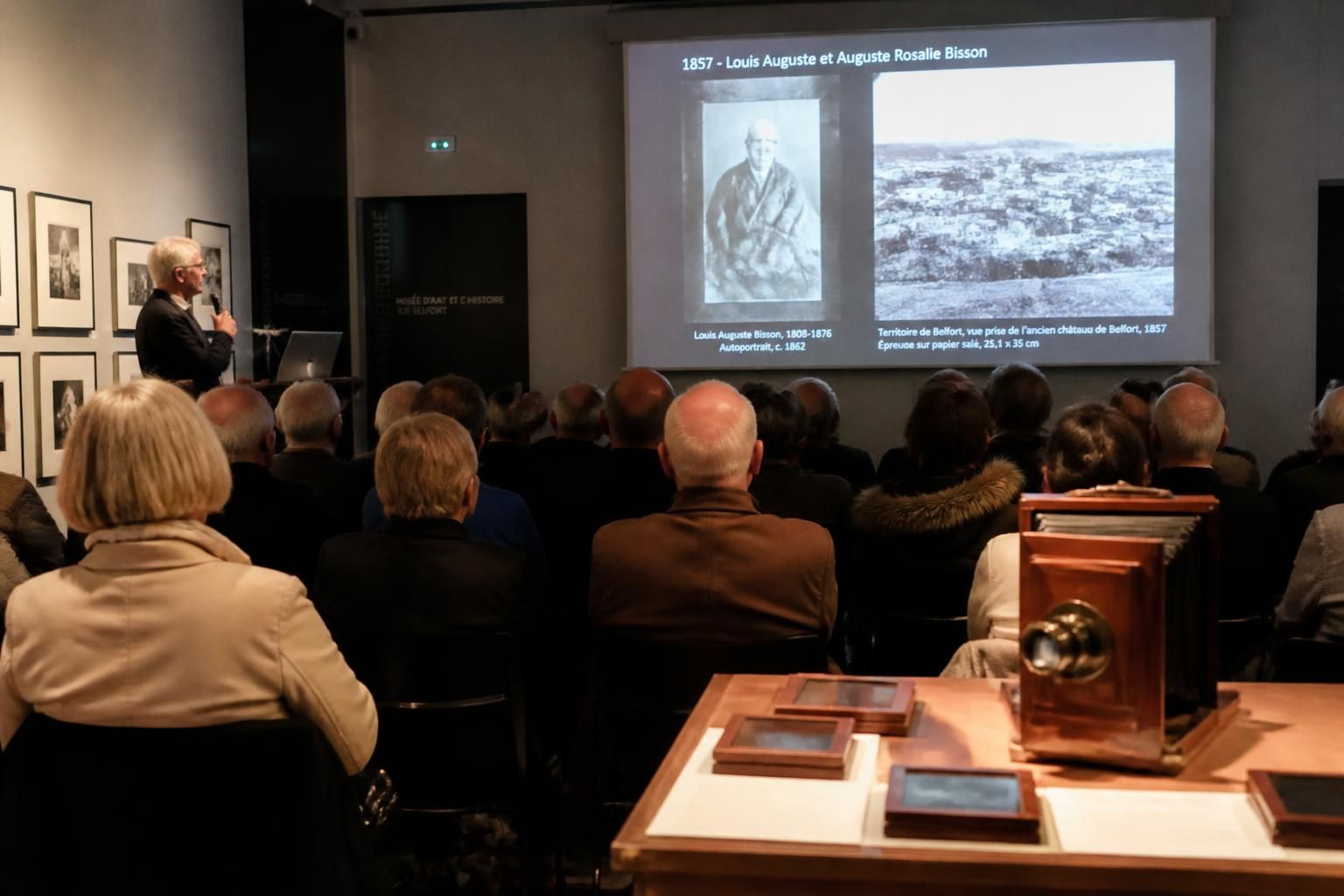 Conférence à Belfort : La photographie, un art à part entière ? 11 découvrez la conférence à belfort explorant la photographie comme un art à part entière, ses techniques, son histoire et son impact culturel.