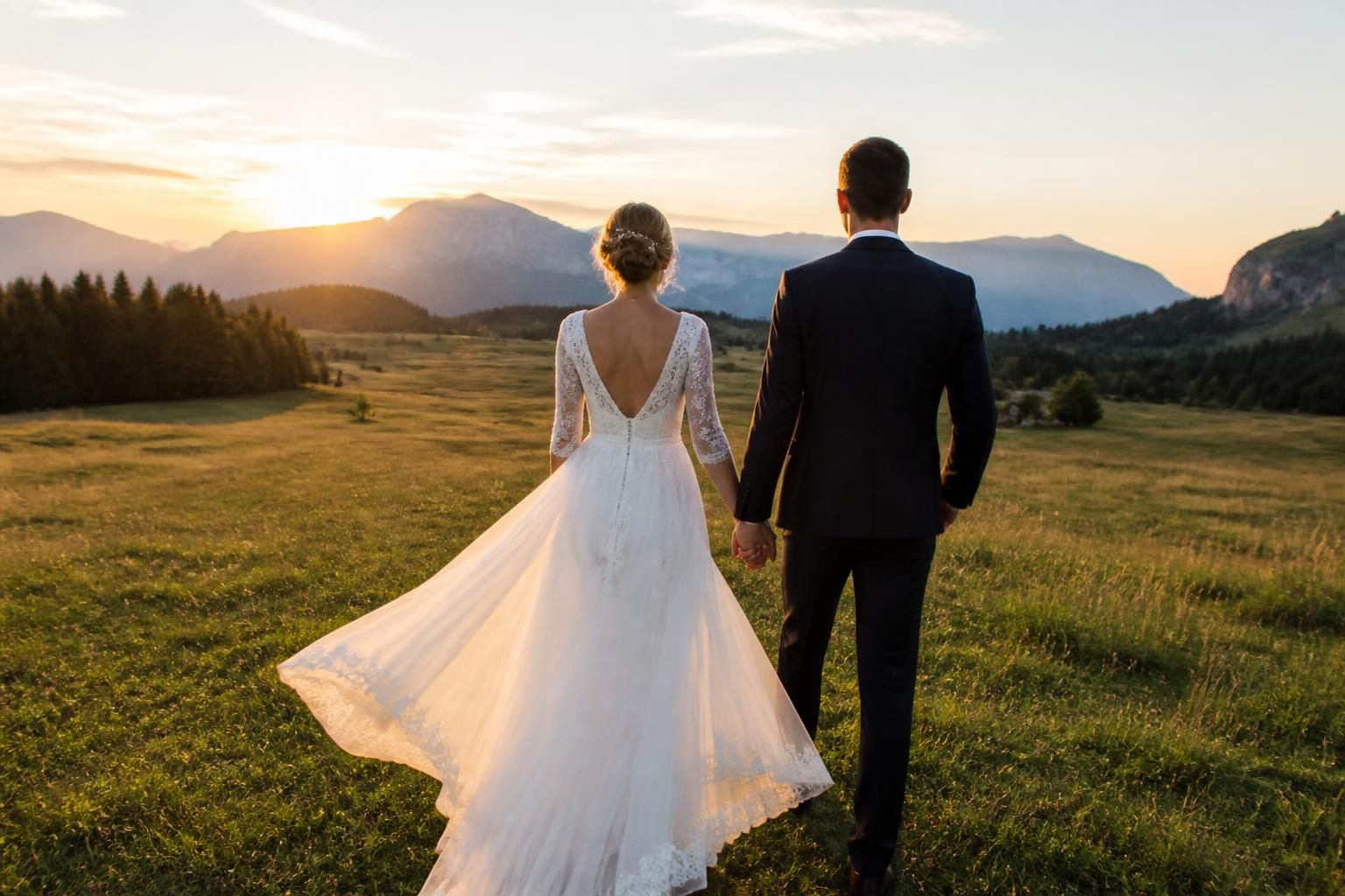 Isère : Un photographe capture la magie des mariés en robe et costume au cœur des Alpes 11 découvrez la magie des mariés en robe et costume au cœur des alpes avec les photographies captivantes d'un artiste passionné en isère.