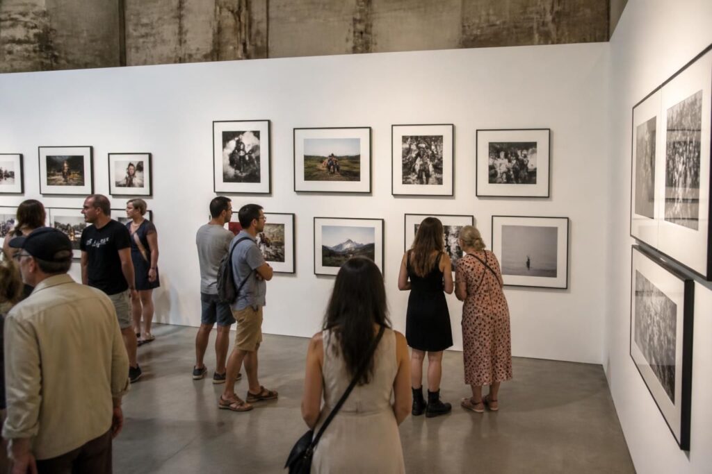 découvrez les rencontres de la photographie à arles, une immersion unique dans la collection photographique de la fnac, mêlant art, culture et passion pour l'image.