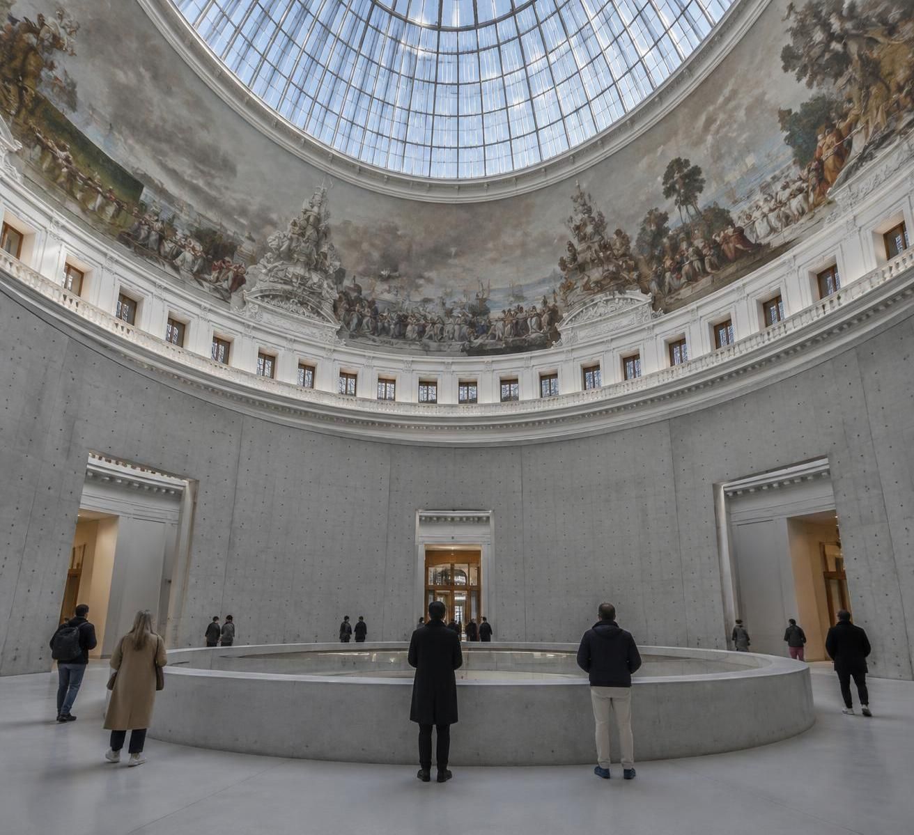 À la Bourse de Commerce, 700 chefs-d’œuvre photographiques révèlent toute leur lumière 11 à la bourse de commerce, découvrez 700 chefs-d’œuvre photographiques qui révèlent la richesse et la lumière de la photographie.