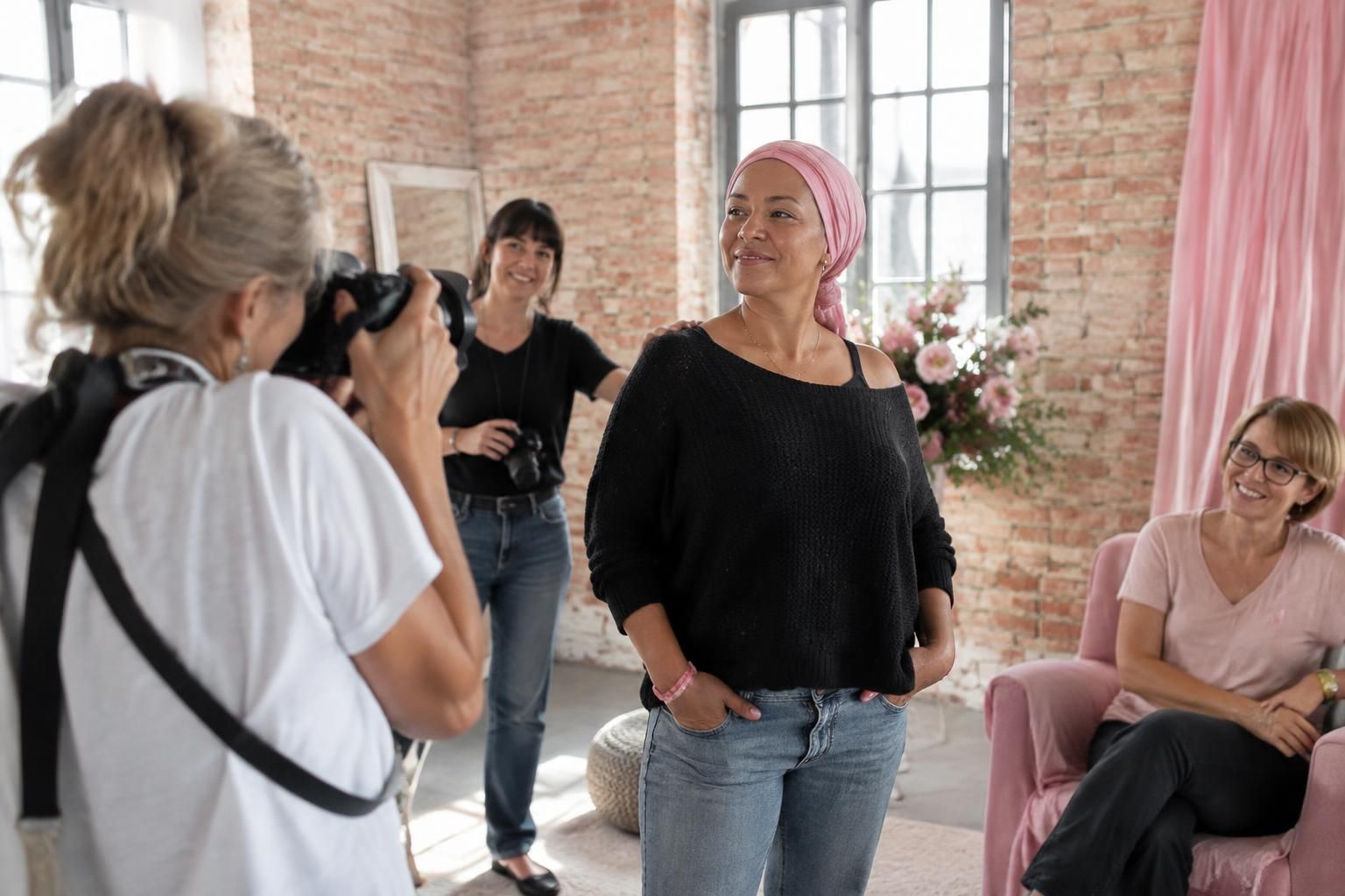 « Venez comme vous êtes » : en Tarn-et-Garonne, des photographes se mobilisent contre le cancer du sein 1 en tarn-et-garonne, des photographes se mobilisent contre le cancer du sein avec l’opération « venez comme vous êtes », placée sous le signe de la solidarité.